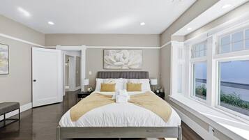 2 bedrooms, desk, iron/ironing board, travel crib