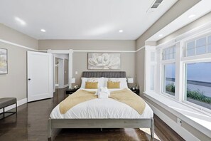 2 bedrooms, desk, iron/ironing board, travel cot