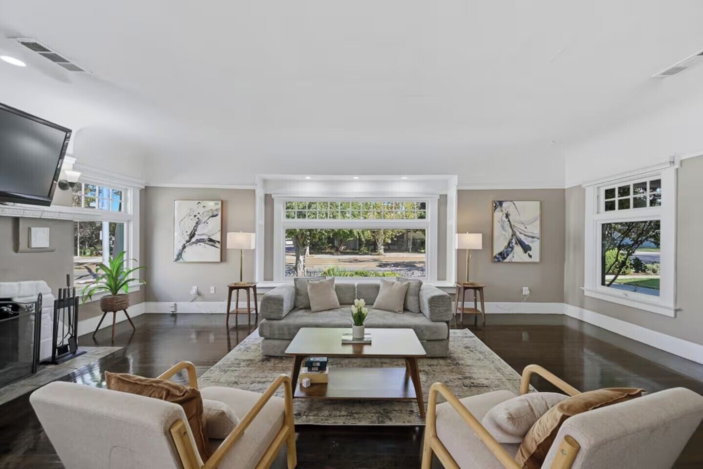 Smart-TV, Tischfußball, Computerbildschirme