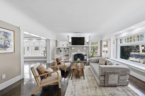 New! Gorgeous house w/ AC & Grill - Walk to JTown