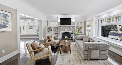 New! Gorgeous house w/ AC & Grill - Walk to JTown