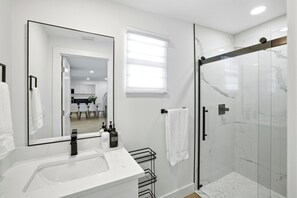 Shower, hair dryer, towels, soap - Modern Nokomis Home w/ Private Pool (Nokomis)