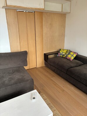 Living area - New home with Lake view and Direct access to Lake and Paynesville walking track. (Paynesville)