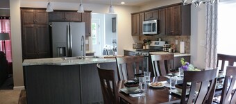 3BR Cottage, Game Room, EV Charger, High Speed Wi-Fi