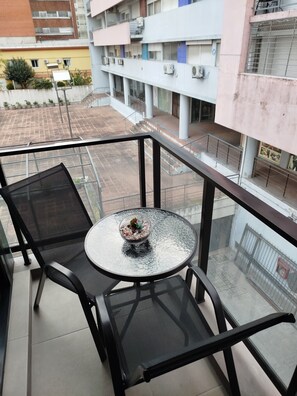 Outdoor dining - Cozy 1-bedroom apartment with AC in charming Montevideo (Montevideo)