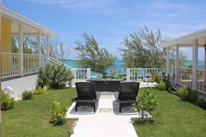 Property grounds - Quaint 1-bedroom villa with AC in charming Rolleville Exuma Bahamas (Rolleville)