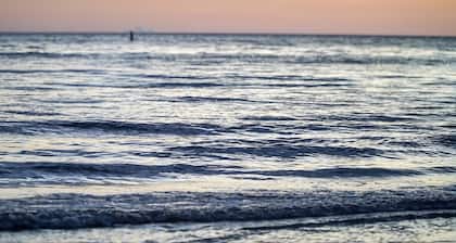 Sage Sands Cottage | Steps to Beach/Pool/ Fort Myers Beach Times Square