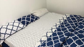 2 bedrooms, iron/ironing board, WiFi