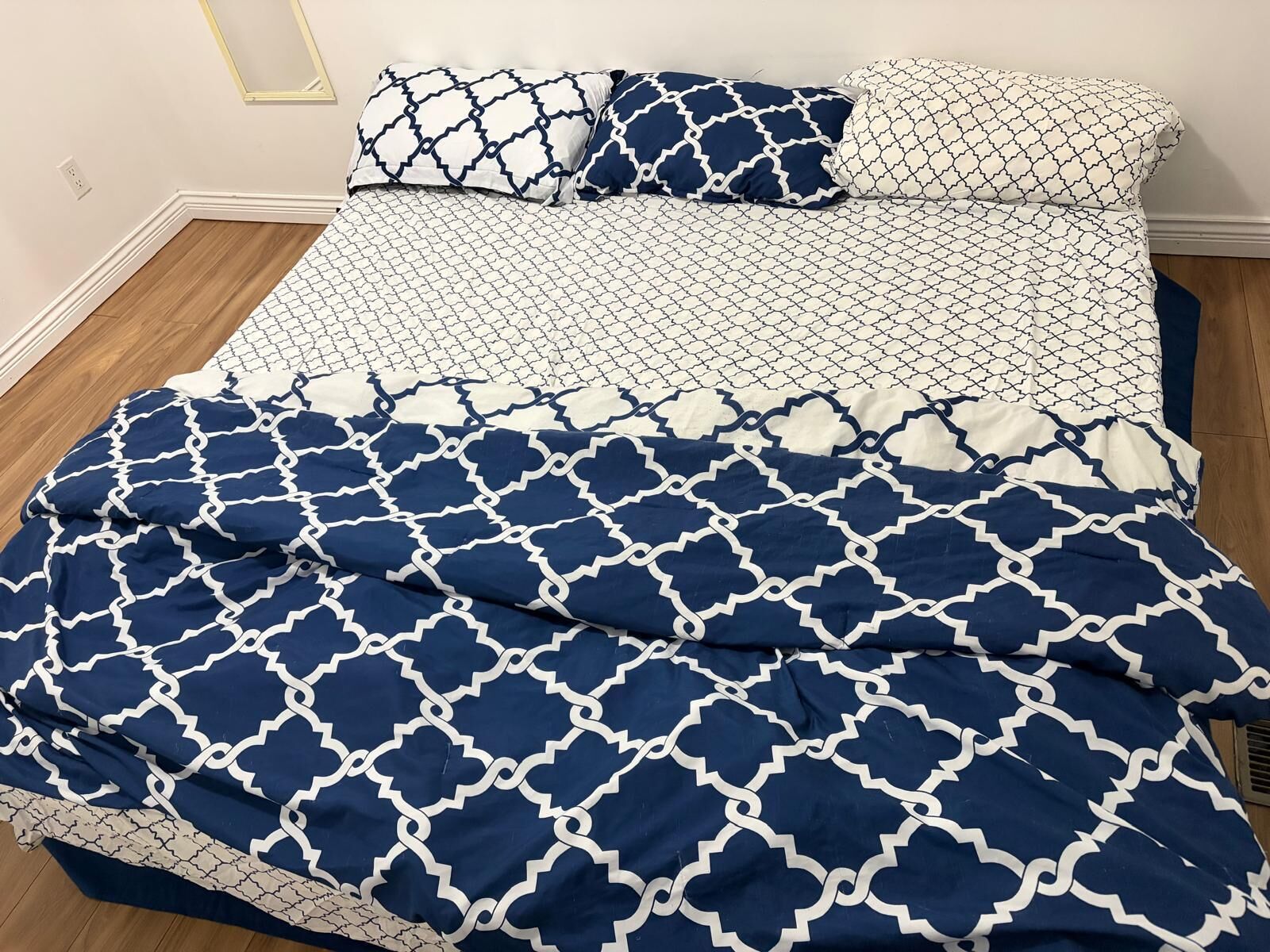 2 bedrooms, iron/ironing board, WiFi