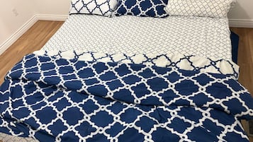 2 bedrooms, iron/ironing board, WiFi