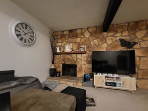 TV, fireplace