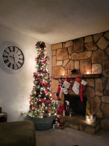 Cozy condo 1 Room rental in Akron on border of Cuyahoga Falls