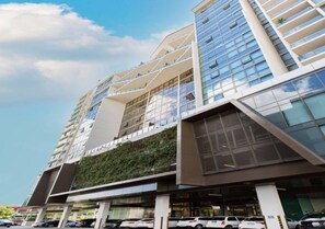 Exterior - Sleek 2BRM Apartment at Aqua Newstead (Newstead)