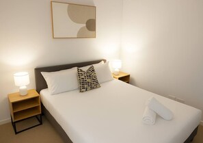 Appartamento, vista città | Ferro/asse da stiro, Wi-Fi gratuito