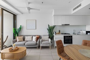 Bàn ủi/dụng cụ ủi quần áo, truy cập Internet không dây miễn phí 