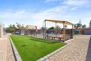Sports court - 2 bedroom uptown apartment (Phoenix)