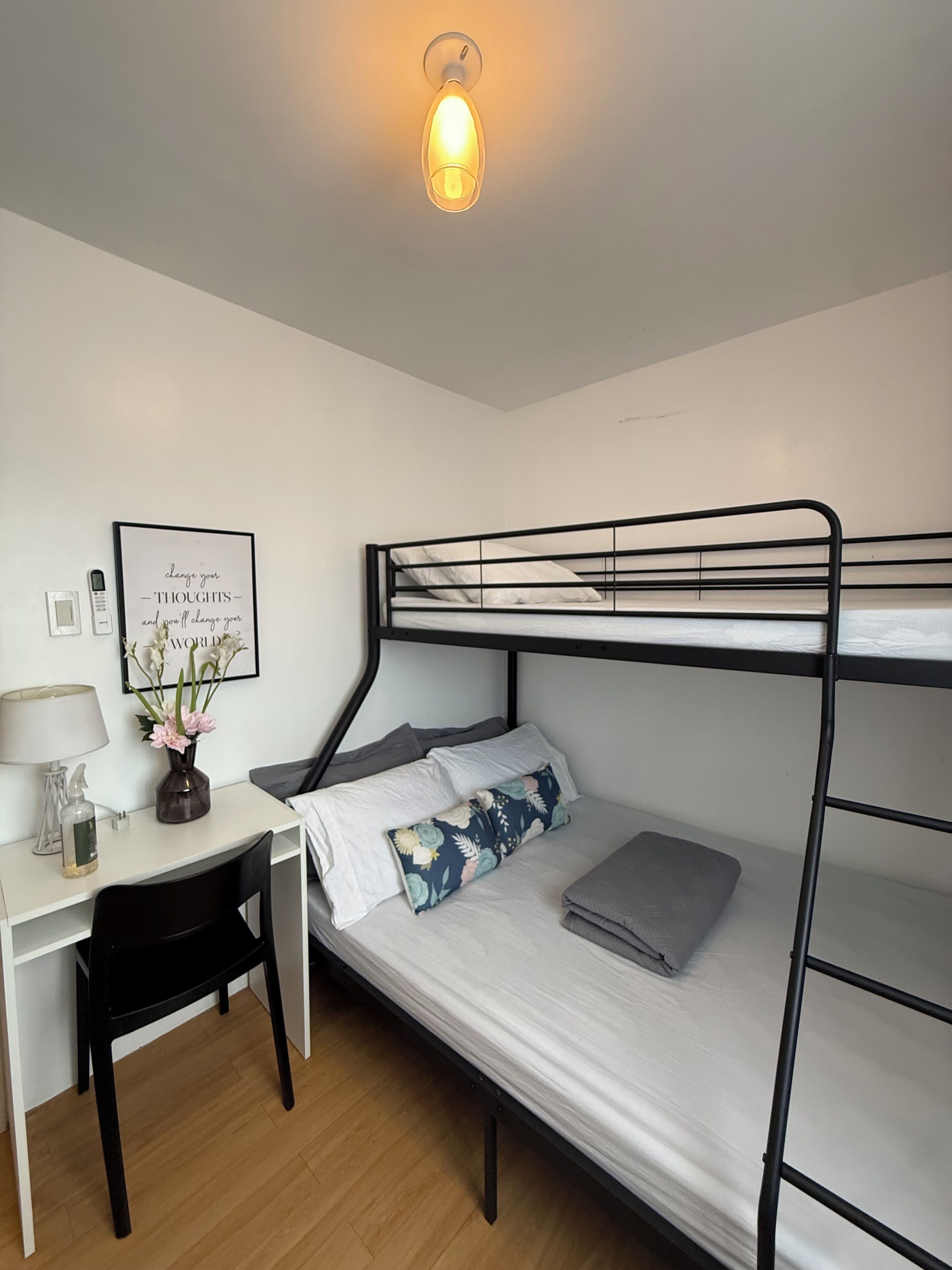 2 bedrooms, iron/ironing board, internet, bed sheets