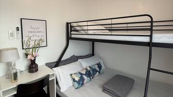 2 bedrooms, iron/ironing board, internet, bed sheets