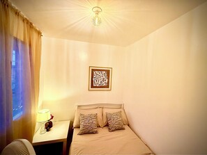 2 chambres, fer et planche à repasser, accès à Internet, literie fournie