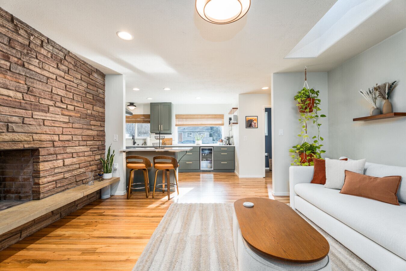 Televisión y chimenea 