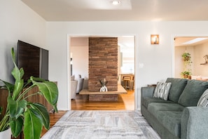 Fernseher, Kamin