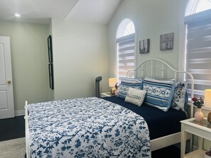 Iron/ironing board, internet, bed sheets