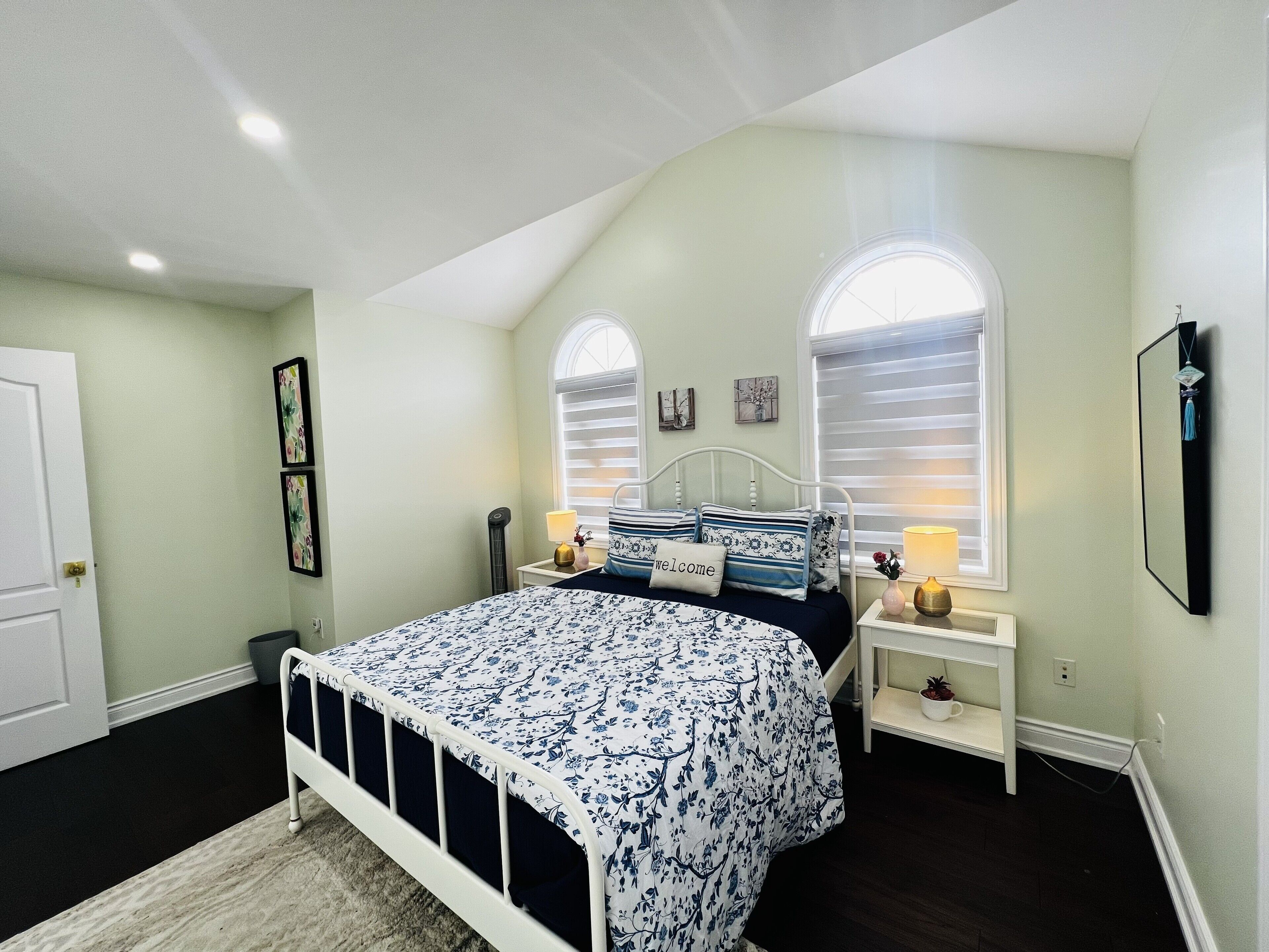 Lavish Bright Bedroom - Caledon