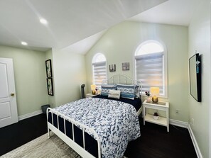 Iron/ironing board, internet, bed sheets