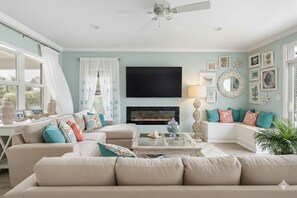 TV - Only 3 minutes walk to the beach - Spacious Destin Home book 4 Prelaunch Rates! (Destin)