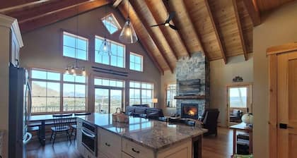 4 Bed Luxury White Mtn Retreat w/ Stunning Views!