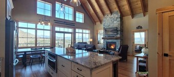 4 Bed Luxury White Mtn Retreat w/ Stunning Views!