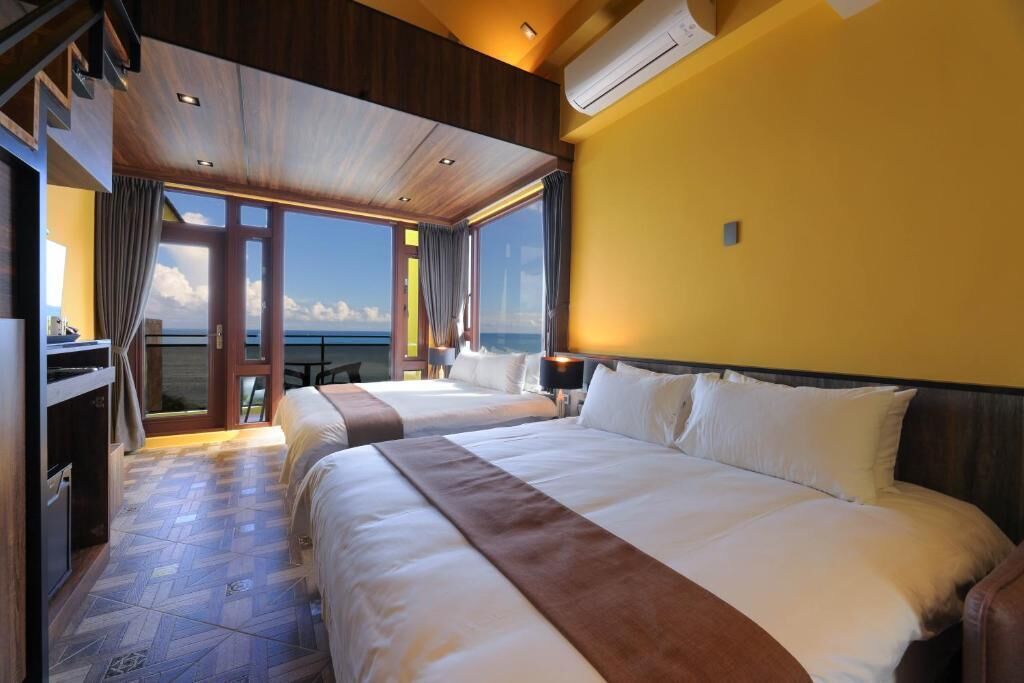 Kamar Quadruple, 2 Tempat Tidur Queen, balkon, pemandangan laut | Kedap suara, Wi-Fi gratis, dan dapat diakses tamu berkursi roda