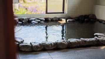 Tab mandi dan pancuran berasingan, pengering rambut, tuala disediakan