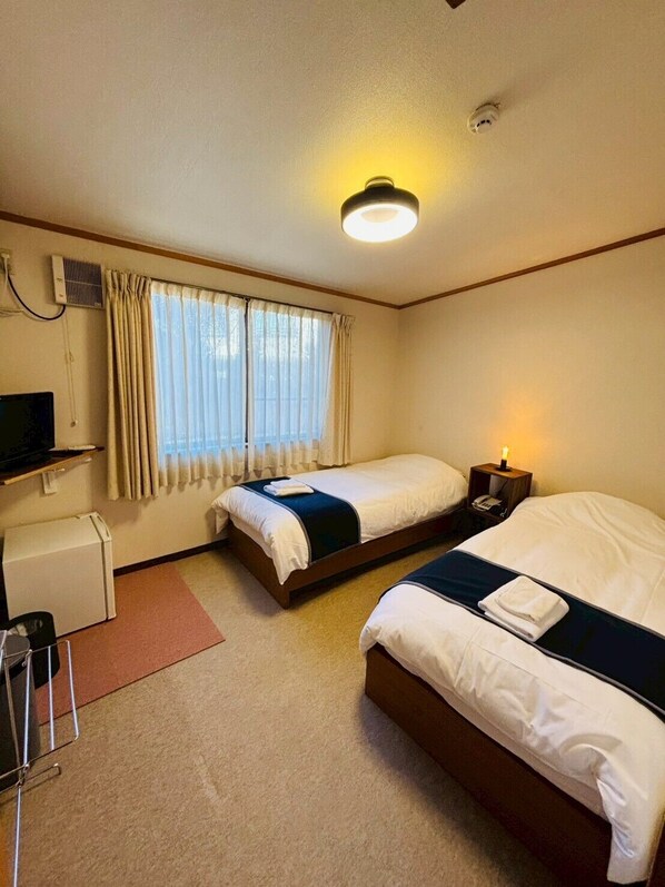 Basic Twin Room | Free WiFi