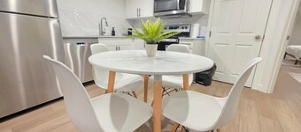 Cozy 2-bedroom Guest Suite in SW Edmonton with Parking, Wi-Fi and TV