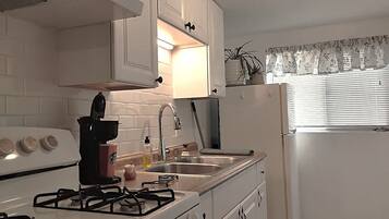 Micro-ondes, four, plaque de cuisson