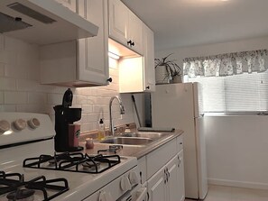 Microwave, oven, stovetop - Home away from home retreat with ample nearby activities (Gridley)