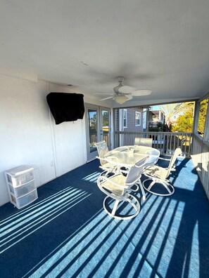 Outdoor dining - Getaway beach house with ocean view, Upstairs unit (Fort Myers Beach)