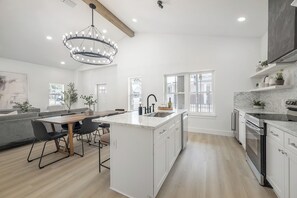 Private kitchen - Ybor City Retreat Near Nightlife (Tampa)