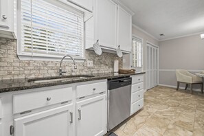 Interior - Fabulous 2-bedroom apartment in vibrant Huntsville (Huntsville)