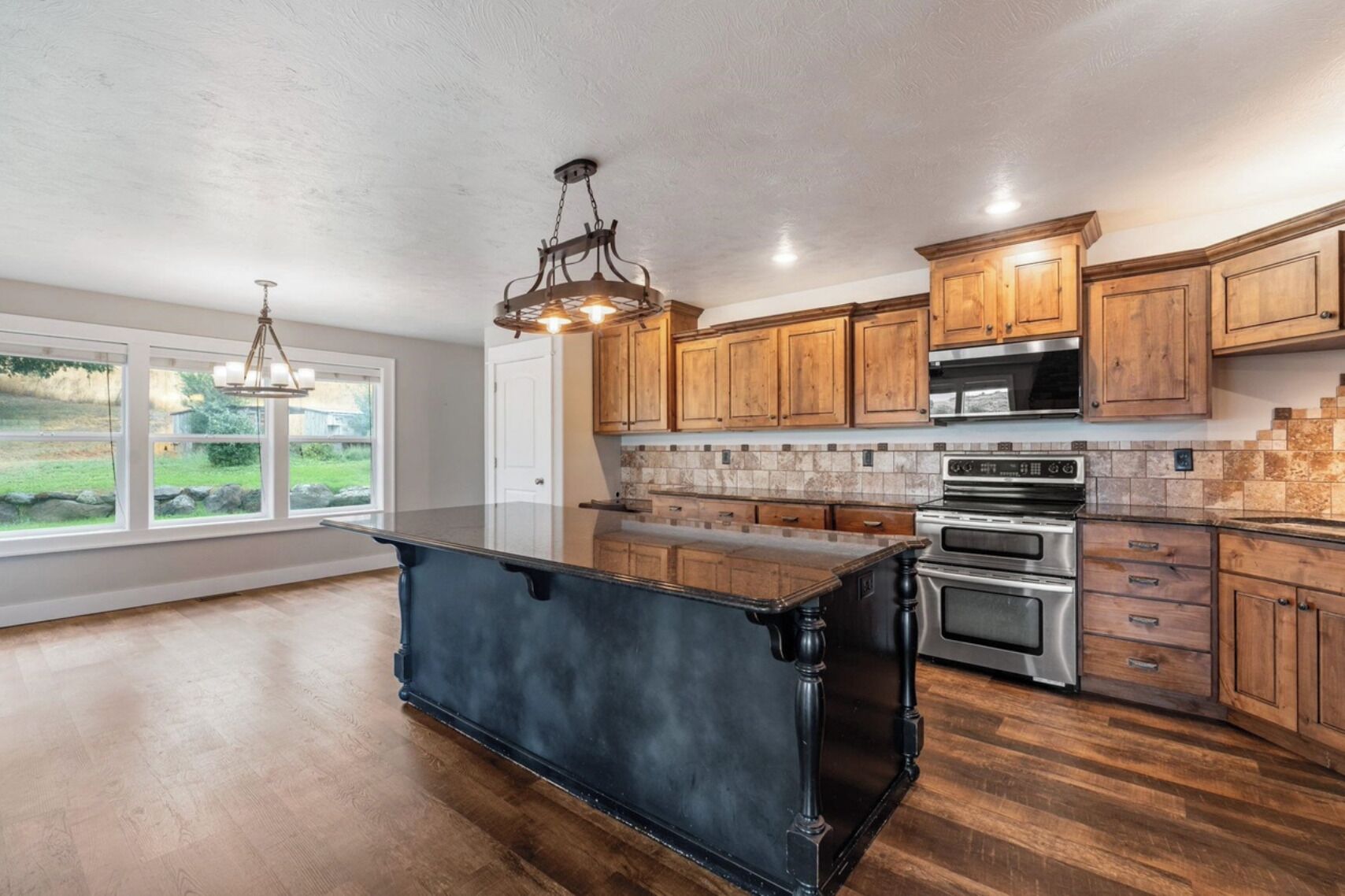 Microondas, horno, parrilla de estufa y lavavajillas 