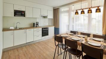 Deluxe Apartment, 3 Bedrooms | Private kitchen | Fridge, microwave, toaster, highchair