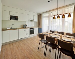 Deluxe Apartment, 3 Bedrooms | Private kitchen | Fridge, microwave, toaster, high chair - Appartements im Freizeitpark Weissenhauser Strand (Wangels)