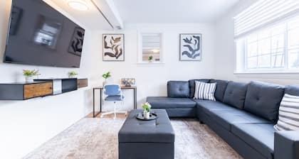 Cozy 2-bedroom house in beautiful London with,close to WU and DT in a quiet pl