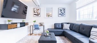 Cozy 2-bedroom house in beautiful London with,close to WU and DT in a quiet pl