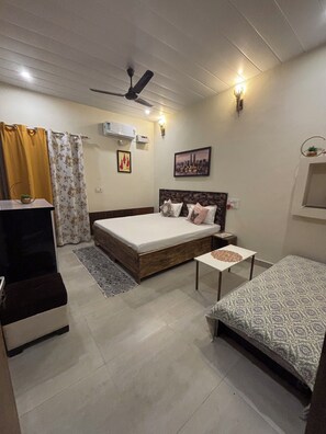 Family Room - Aranyaa Cottage Homestay, Vrindavan (Jait)