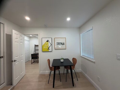 New! 8 mins to Superbowl/Free parking