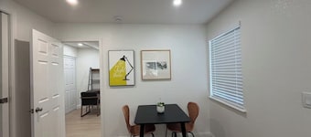 New! 8 mins to Superbowl/Free parking