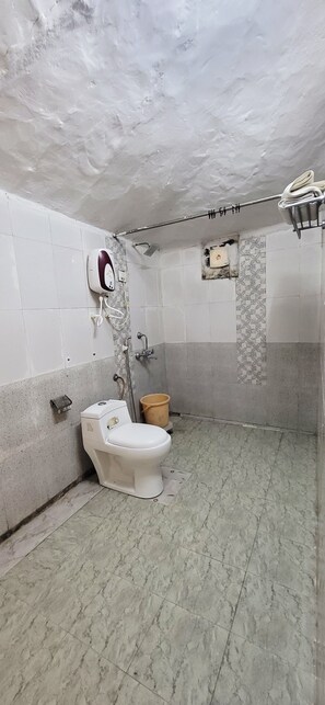 ห้องดีลักซ์, ระเบียง, วิวภูเขา | ห้องน้ำ | ฝักบัว, ผ้าเช็ดตัว, สบู่, ยาสระผม