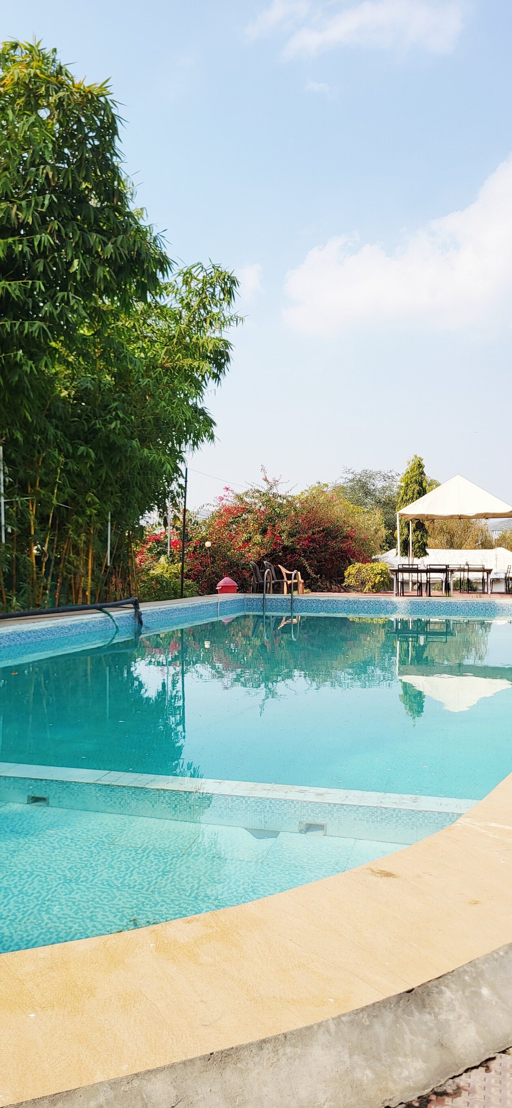 สระว่ายน้ำ